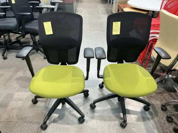 ergonomic Office Chair by Teknion Green Fabric Seat & Black Mesh Back