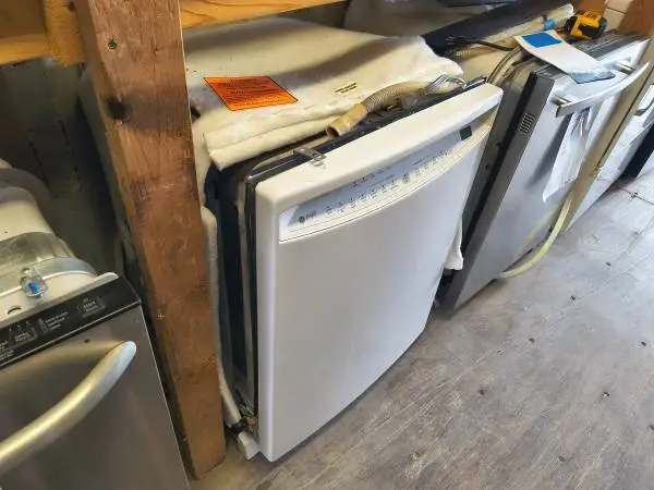 White GE Profile Fully Integrated Dishwasher Model # PDW8900N20WW Used