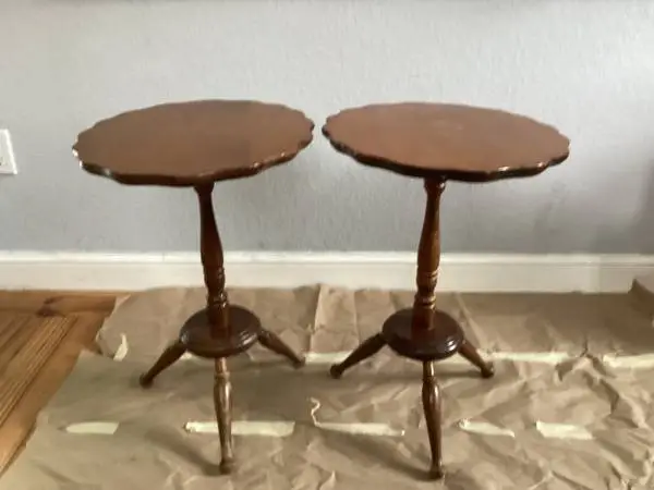Oval tilt top side table
