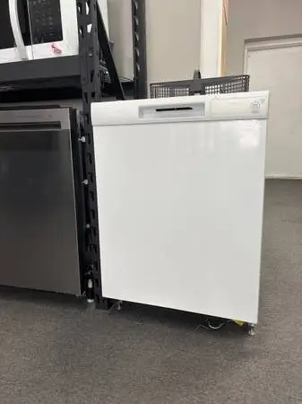 Dishwasher white