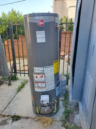 gas water heater working good...Rheem brand 40gallon