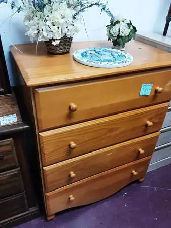 Pine chest 10657