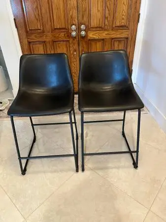 BAR/KITCHEN/ISLAND STOOL WITH A BACK