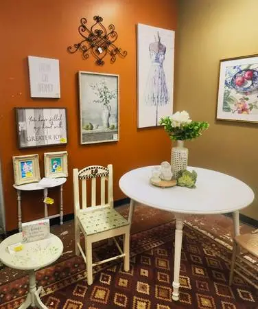 White Kitchen Round Table-47W