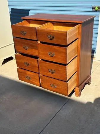 Beautiful Antique Solid Mahogany 8 Drawer Chest of Drawers