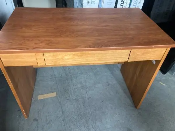 Desk,2x4,solid wood,hvy dty,key bd tray,quality,hlp dlvr.