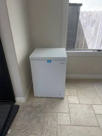 Freezer 5 cu ft chest