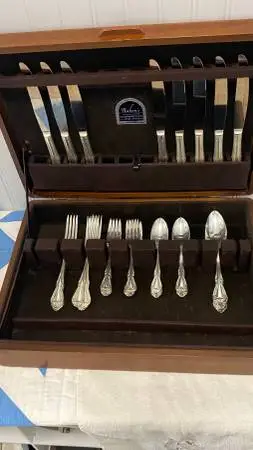 Naken vintage silverware chest with Oneida