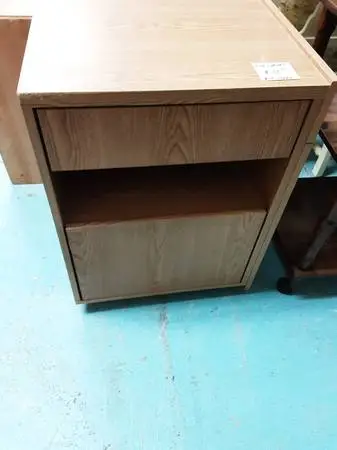 File Cabinet  10686