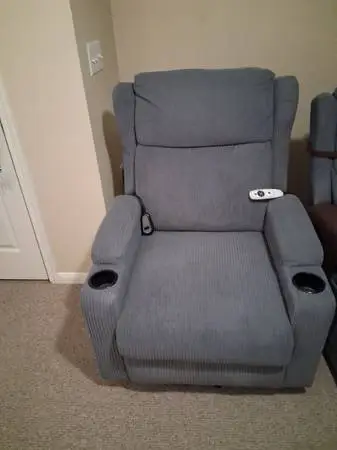 2 recliners
