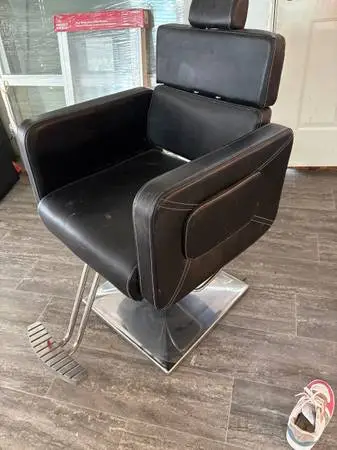 Salon chair