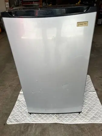 4.4 cu. ft. Mini Fridge in Stainless Look / Interior Freezer