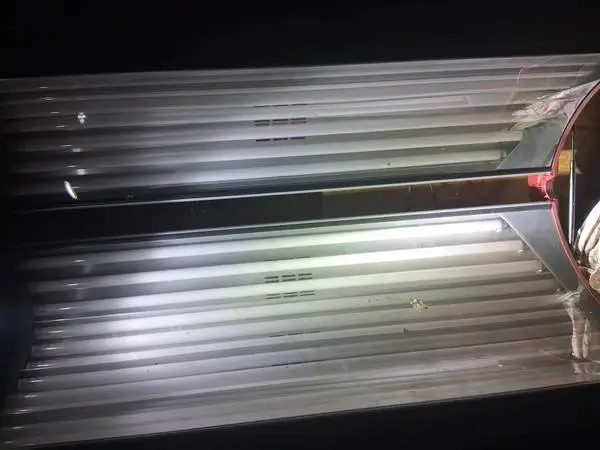 Tanning bed 220 watts