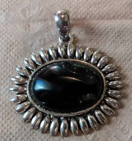 Vintage 2-Tone Black Cabochon Statement Pendant Necklace Ornate Frame