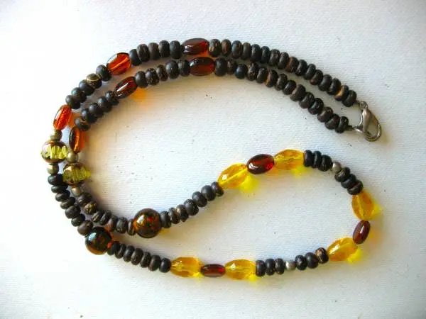 Vintage Artisan Created UNISEX  20 Wood and Beads Necklace $10