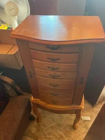 Jewelry box