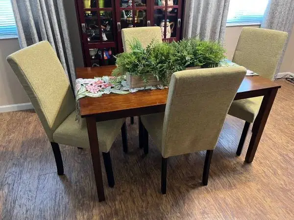 Nice Table and four NEW Pear colored Dining Chairs