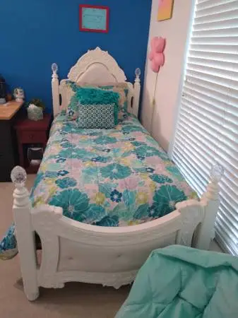 Twin girls Bedroom set