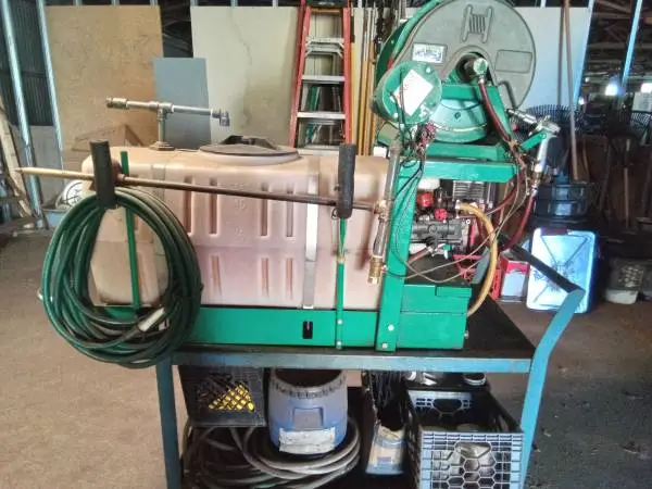 Lesco sprayer, fertilizer