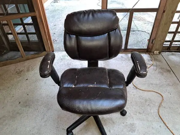 Padded office desk chair