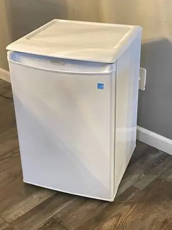 Mini fridge 2.6 cu refrigerator