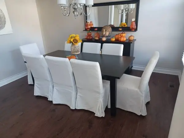 Almost Brand Néw.  A year old Parsons Dinning room chairs from IKEA .