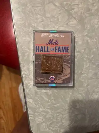 Mets Commemorative Hall of Fame Pin, Valentine Mazzilli