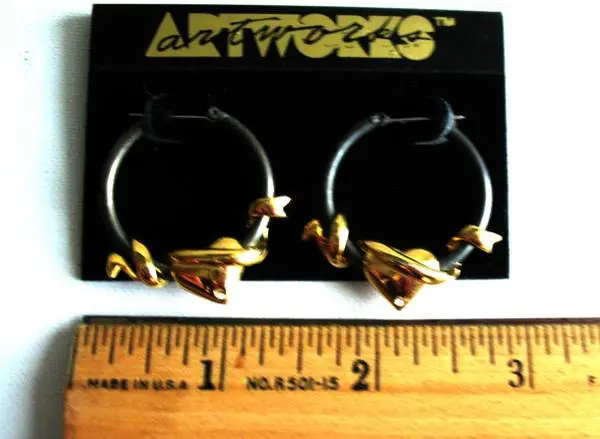 NEW Artworks Brand Heart Hoop Earrings $10