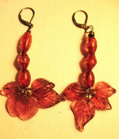 NEW Artisan Cranberry Leaf Dangle Earrings $5