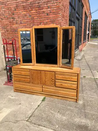 Dresser with upper cabinet