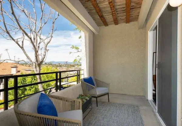 Everything you want and MORE! 710 sq ft 1 bed, 1 bath available!