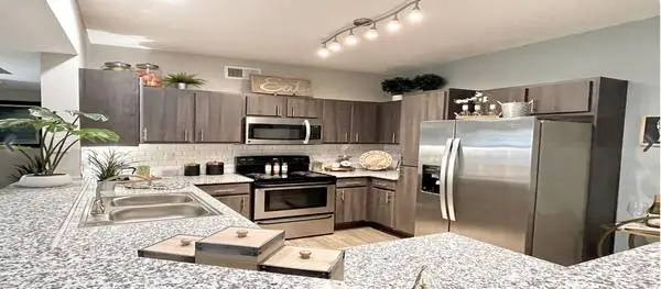 Luxury 1/1 Apt in Barker Cypress Katy Gym, Pool, W&D 🐶😻 $500 deposit