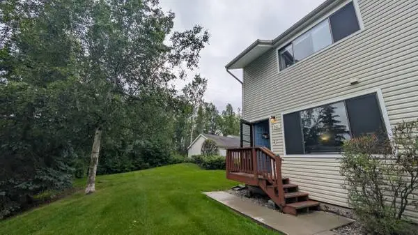 Furnished 2 Bed 1.5 Bath Townhouse with Mountain Views - Pets Welcome!
