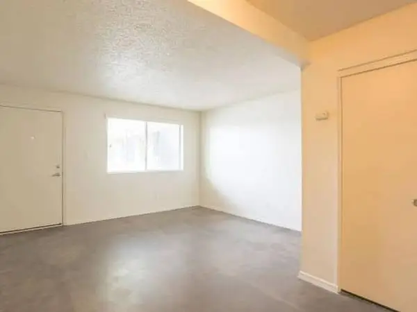 Free Wi-Fi, Newly Remodeled Pool, Microwave