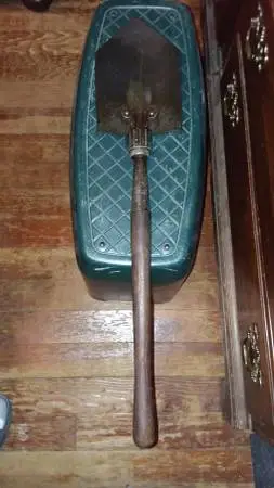 WW2 trench shovel