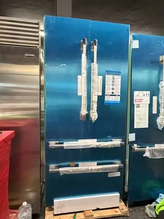 STAINLESS STEEL THERMADOR FRIDGE INTERNAL WATER