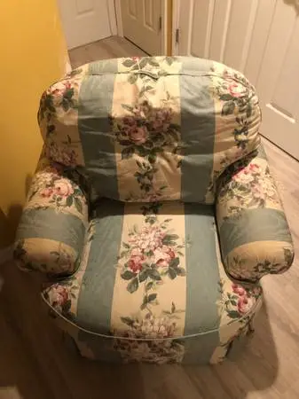 REDUCED, REDUCED, REDUCED ... Chair