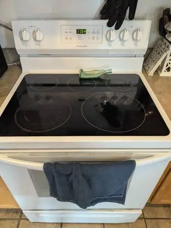Frigidaire Glass Top 5 Burner Range