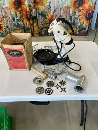 Sunbeam mixer with grinder/chopper