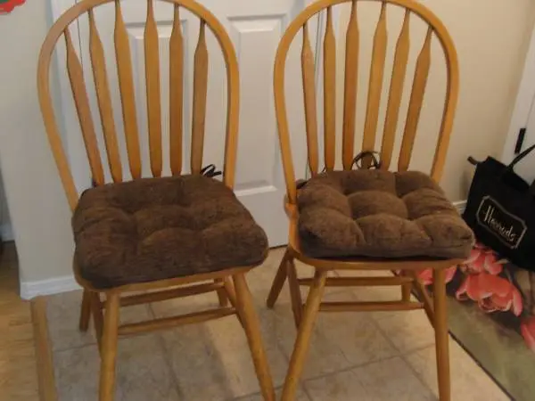 2 x STURDY WOODEN DINING ROOM CHAIRS