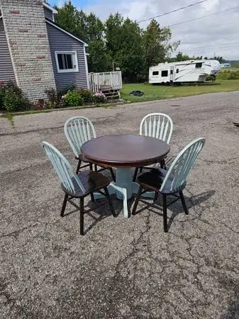 DINING TABLE AND CHAIRS ALL FOR $50 (CHEBOYGAN)
