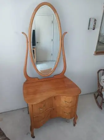 RARE ANTIQUE COLONIAL MAPLE 1850S MIRRORED VANITY DRESSER $1200 obo