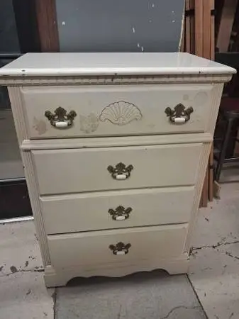 Tall four drawer dresser in good condition white or cream white color