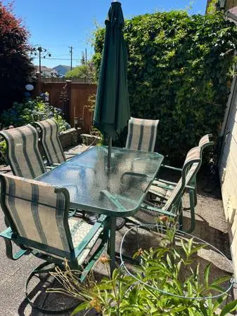 Outdoor patio table, chairs, & umbrella