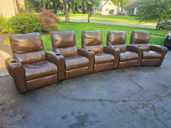 ❤️ Brown leather Theatre Chairs ❤️