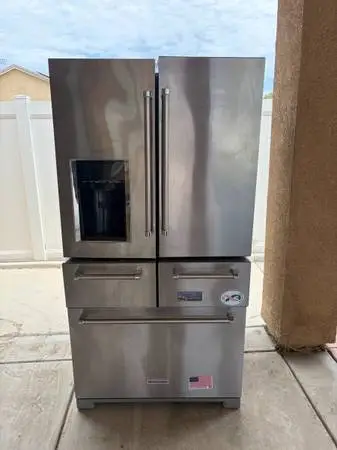 Kitchen Aid Refrigerator - NEEDS WORK