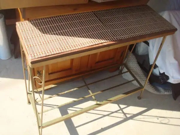 metal stand
