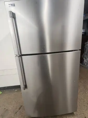 Stainless steel refrigerator runs perfectly 👌 can deliver