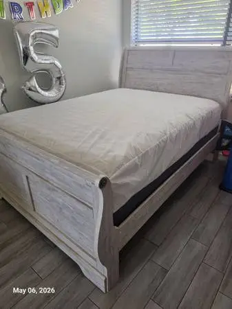 Queen size bed w/mattres 4-Sale