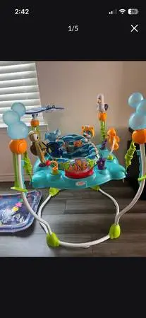 Baby ítems: 4moms mamaroo, baby bjourn bluncer, bath tub, bath mat etc